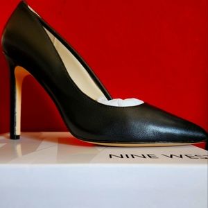 Size 7.5 Nine West Tatiana Black Pumps